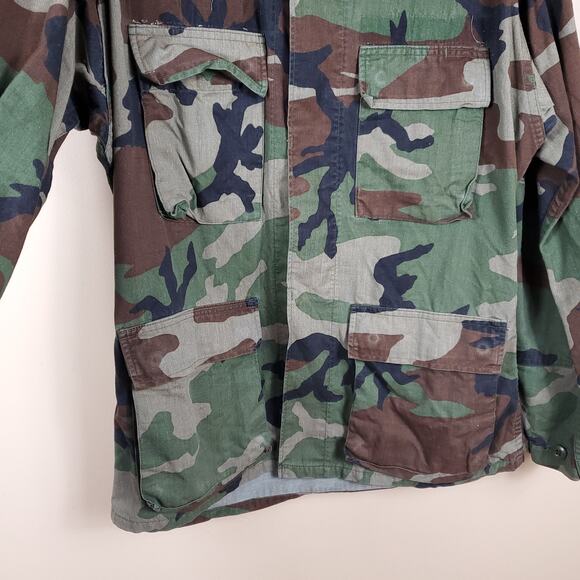 Army Combat Coat in Woodland Camo Size Small - Picture 3 of 11